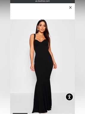 NWT Boohoo
Fitted Fishtail Maxi Bridesmaid Dress size 16